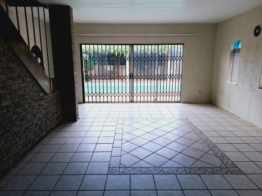 5 Bedroom Property for Sale in Fichardt Park Free State